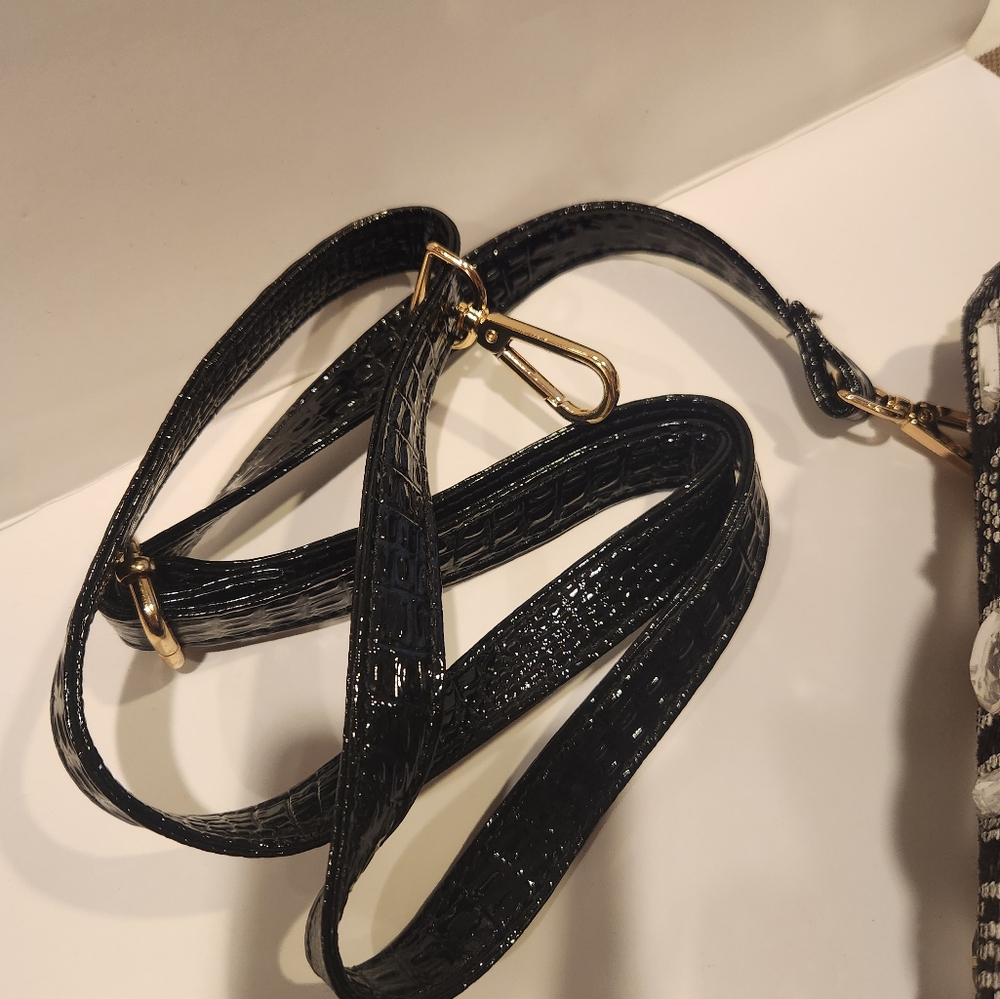 Tucci. Women's bag in black. Made of genuine patent leather. Accessories - Picture 12 of 12